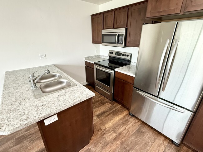Building Photo - 676 E 550 S
