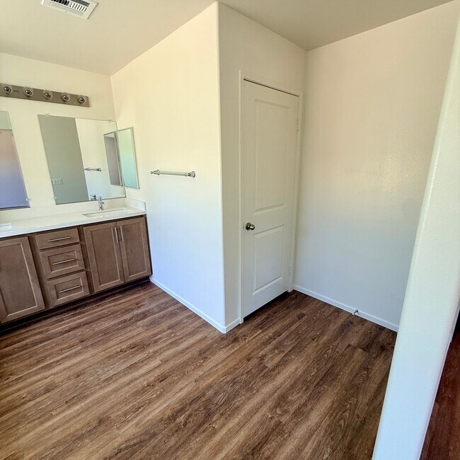 Building Photo - BRAND NEW 4 BEDROOM ADELANTO HOME