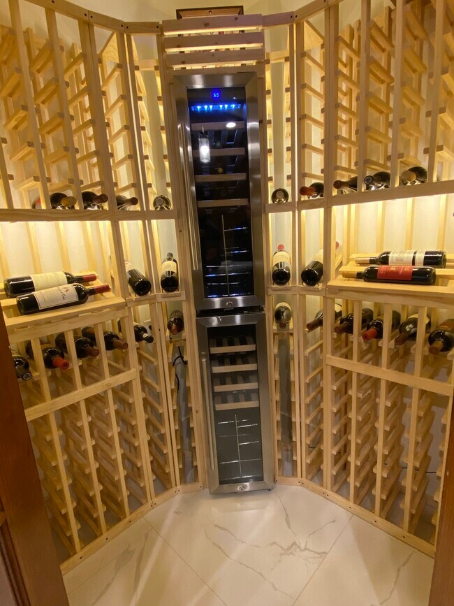 Building Photo - 266 Humboldt Rd