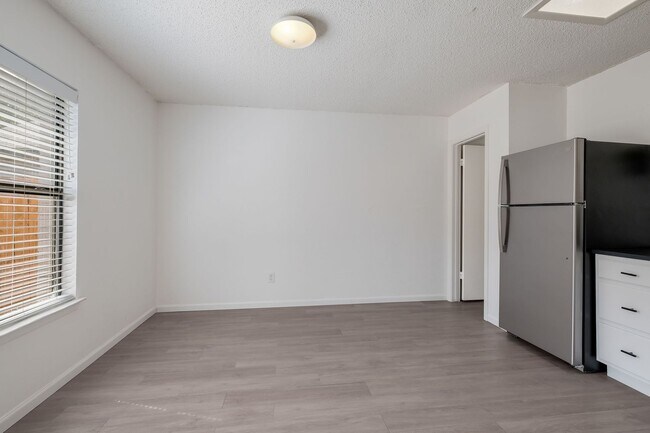 Building Photo - 8147 Easy Meadow Dr