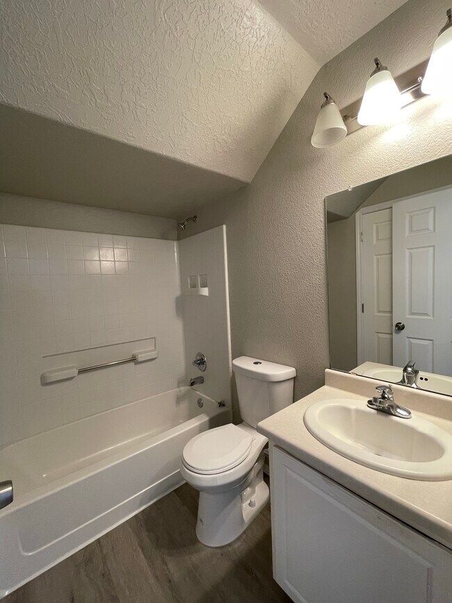 Building Photo - 10716 Habanero Way SE