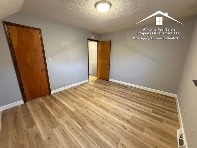 Building Photo - 2711 Mayflower Dr