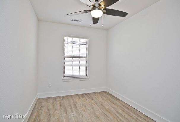 Building Photo - 4 br, 2.5 bath House - 2738 Livingston Square