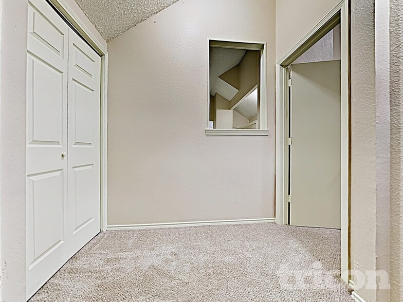 Building Photo - 1304 Farley Dr