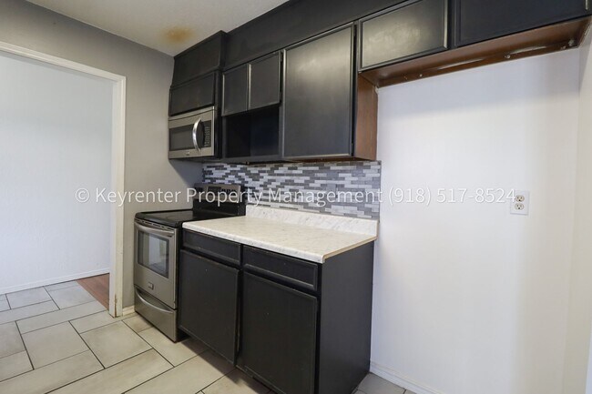 Building Photo - East Tulsa 3 Bedroom Gem! Available for immediate move in!