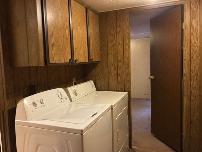 Building Photo - Charming 2 Bedroom in the Mountains!