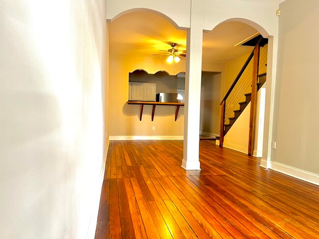 Building Photo - 406 E 31st St