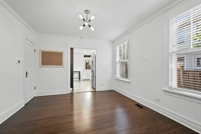 Building Photo - 2541 Ewing Ave