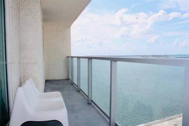 Building Photo - 1155 Brickell Bay Dr
