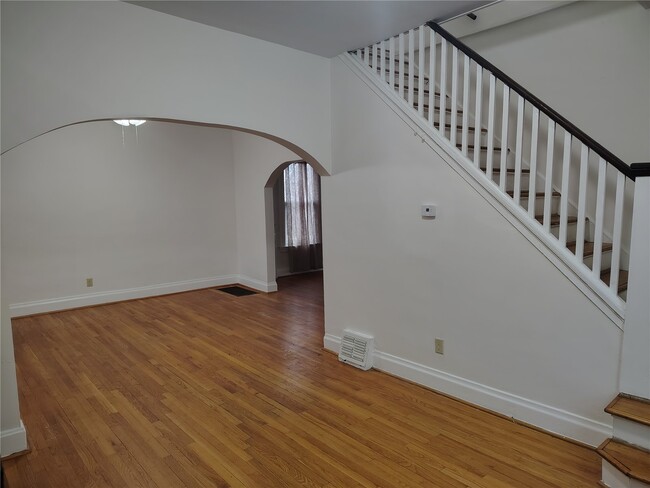 Building Photo - 3246 S Big Bend Blvd