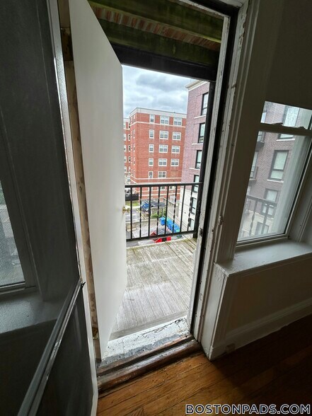 Building Photo - 127 Washington St