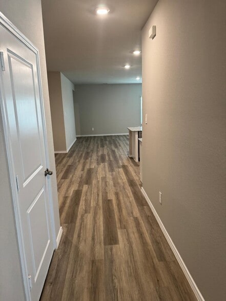 Building Photo - 1504 Tin Roof Rd