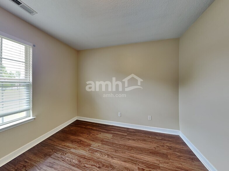 Building Photo - 2 Gratiot Ln