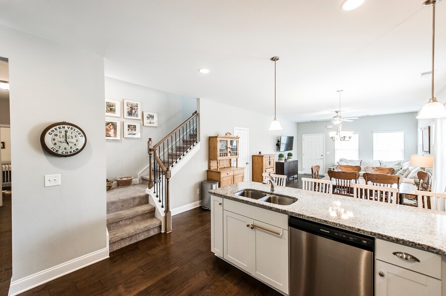 Building Photo - 1048 Westgate Dr