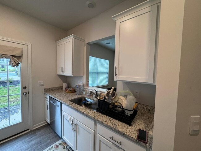 Building Photo - 285 Moyer Dr