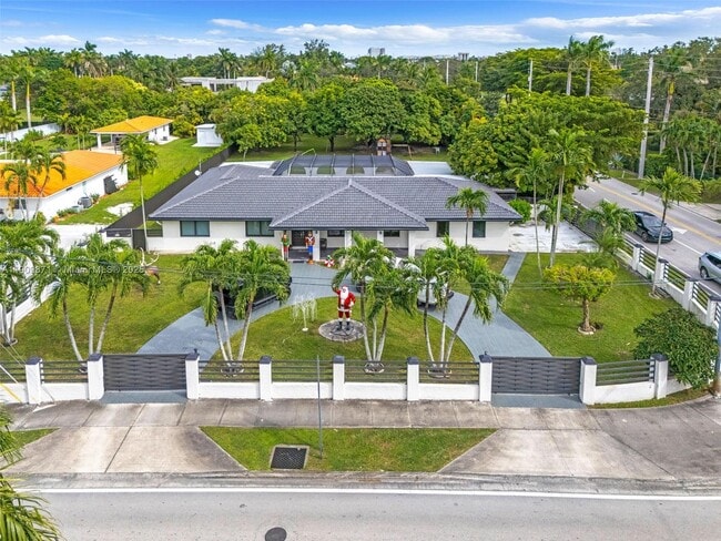 Building Photo - 551 SW 127th Ave