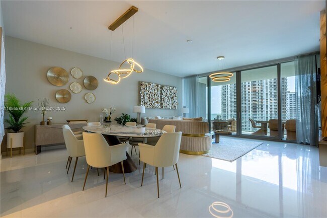 Building Photo - 300 Biscayne Blvd Way