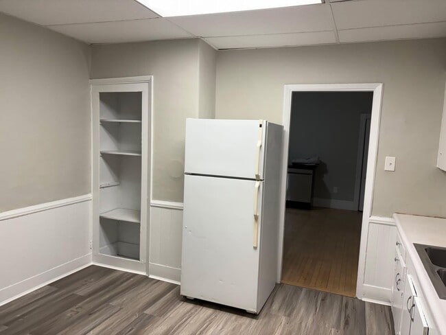 Building Photo - 98 High St