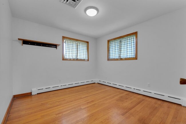 Building Photo - Charming 2-Bedroom Home in the Heart of Ca...