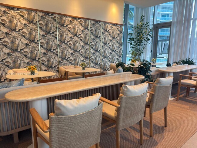 Building Photo - 77 SE 5th St