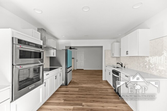 Building Photo - Beautifully Renovated Brick Home in a Quiet, Established Neighborhood