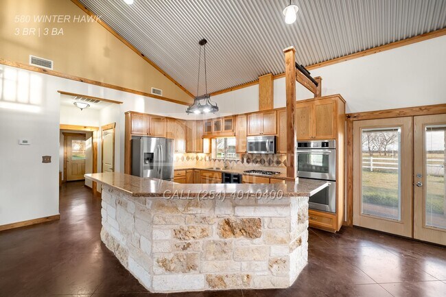 Building Photo - 3 Bedroom, 3 Bathroom Ranch Home with Barn...