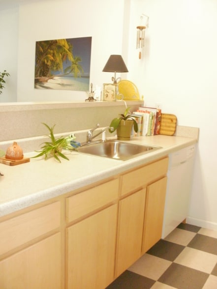 Building Photo - 165 Johnston St