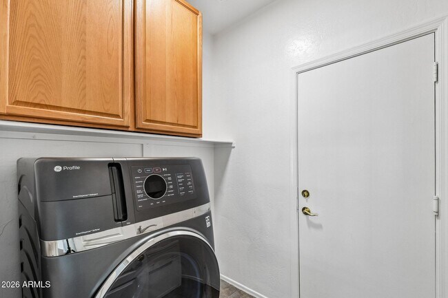 Building Photo - 2801 E Lindrick Dr