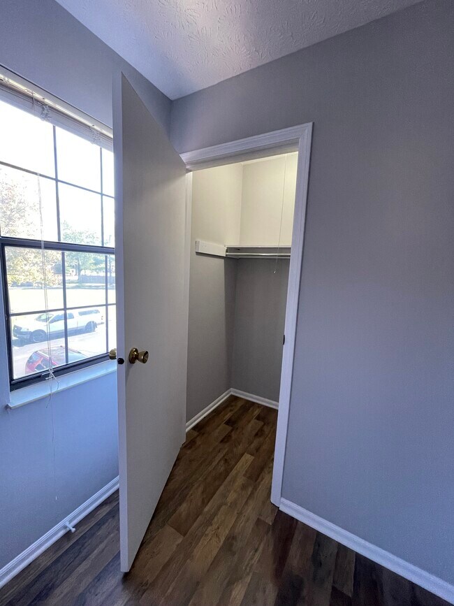 Building Photo - 6455 Brookedge Ct