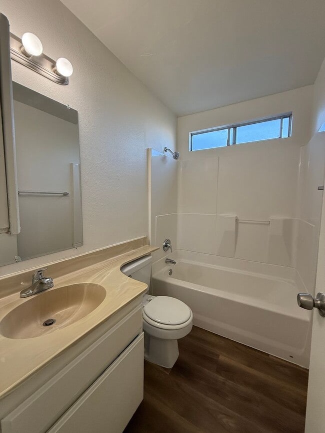 Building Photo - S12000