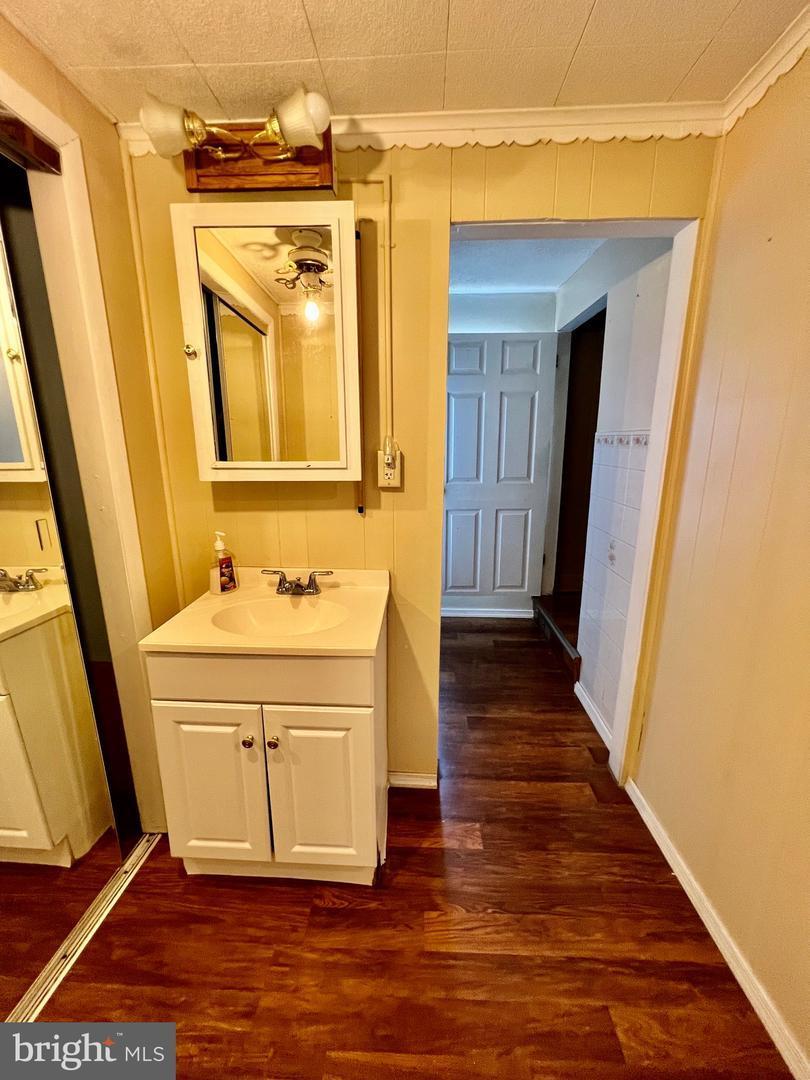 Bathroom - 1405 Cotton St