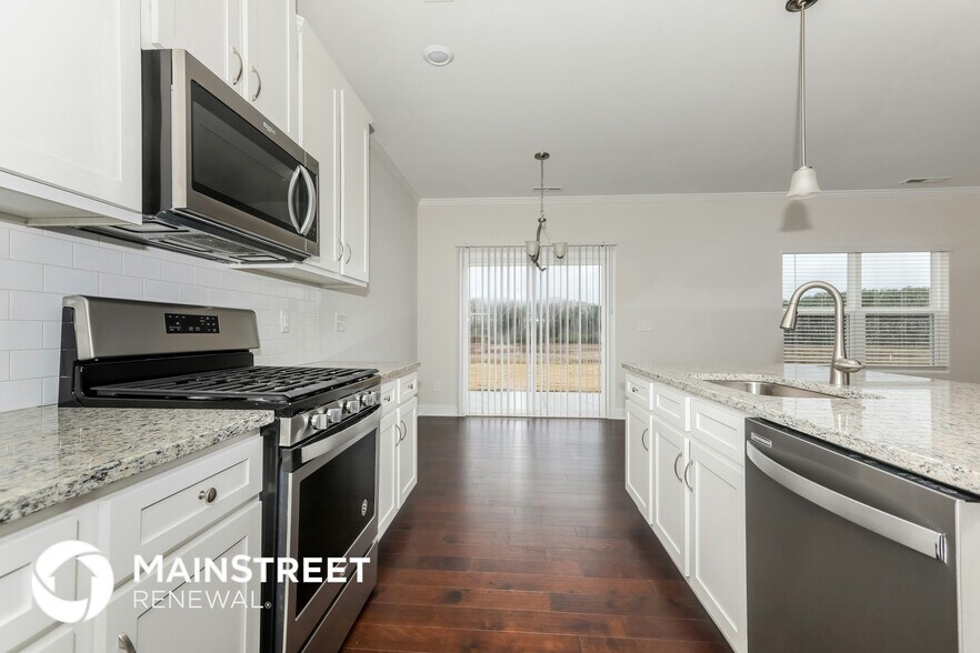 Building Photo - 2127 Vecchio Dr