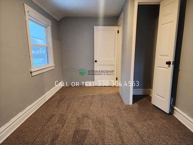 Building Photo - 1603 Hampton Rd