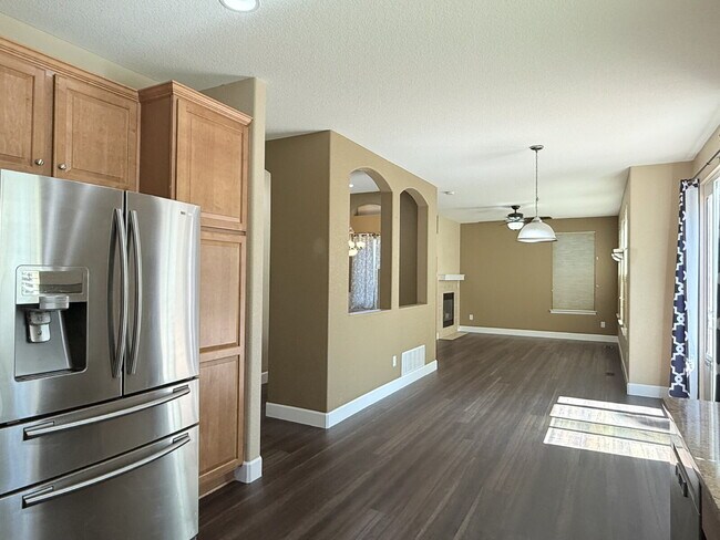 Building Photo - Gorgeous Reunion Home Features 4 Beds/2.5 Baths and Large Backyard. Close to Shopping, Dining and...