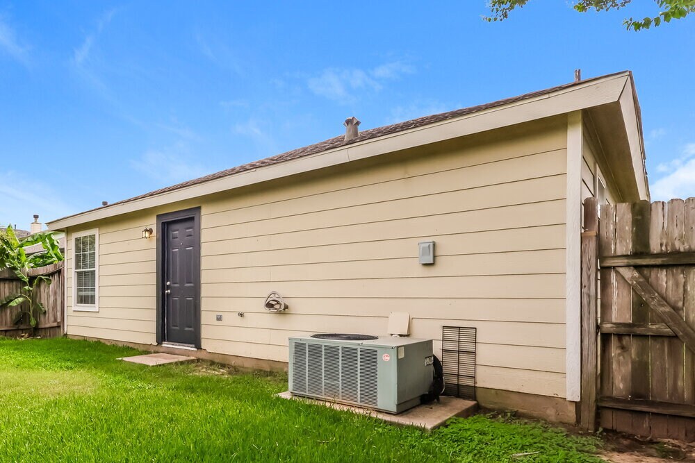 Building Photo - 22123 Greengate Dr