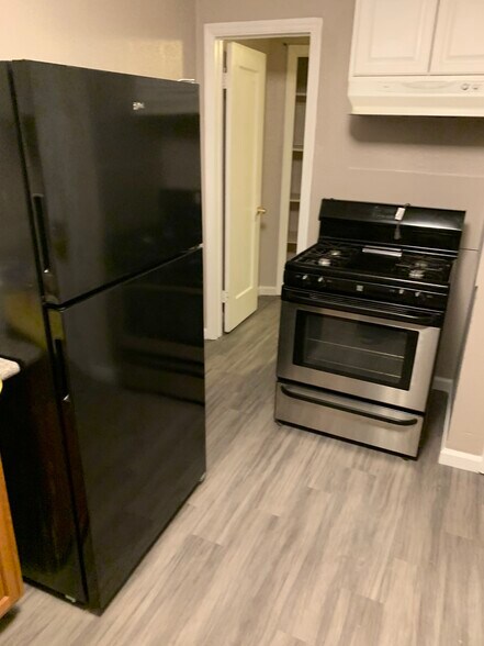 Kitchen - 461 W 10th St