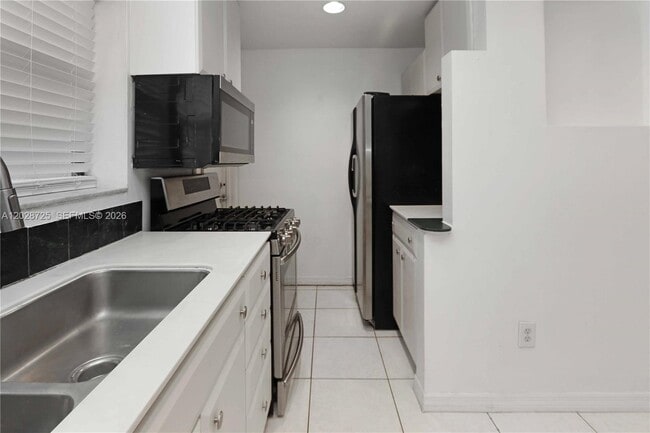 Building Photo - 706 S 19th Ave