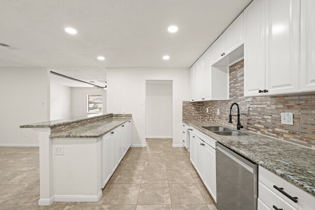 Building Photo - 6711 Pickett Dr