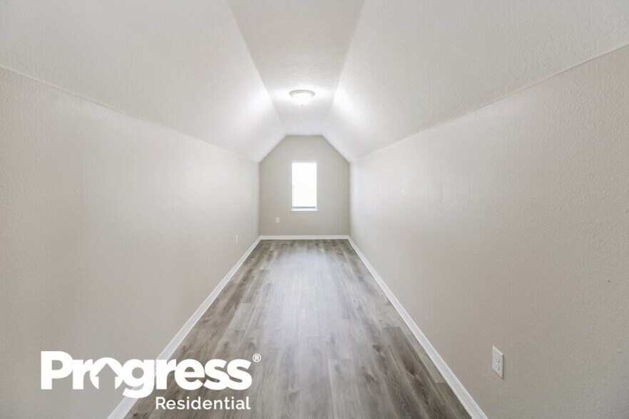 Building Photo - 9350 Caracara Drive