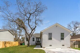Building Photo - 8618 Valley Song Dr