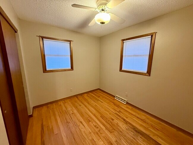 Building Photo - 2285 Highview Dr