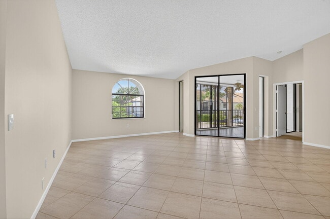 Building Photo - 5136 Floria Dr