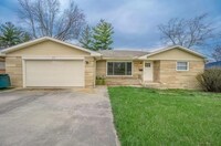 Building Photo - Spacious 3-bedroom, 2.5-bathroom house in ...