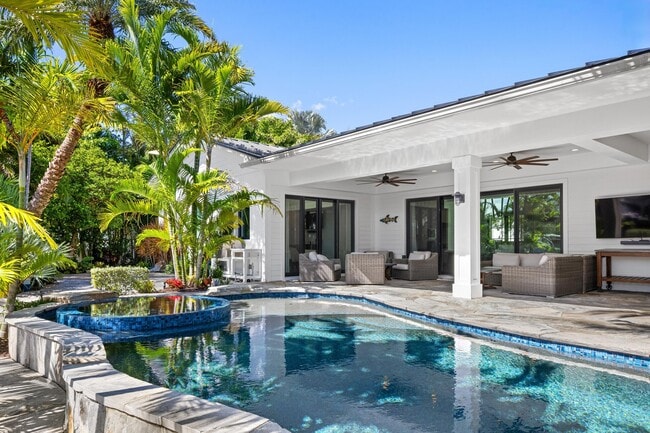 Building Photo - 940 Greenbriar Dr