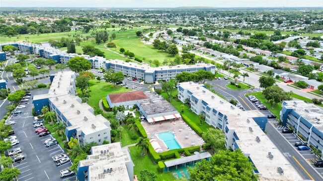 Building Photo - 7787 Golf Cir Dr