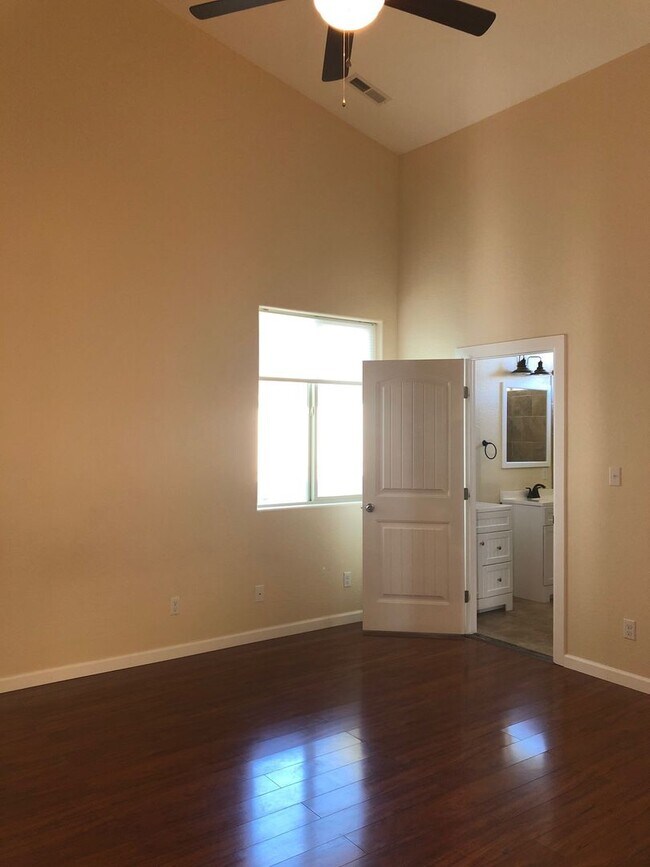 Building Photo - Sunny Three Bedroom in North Prescott Valley