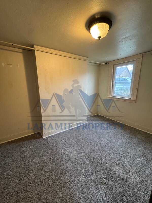 Building Photo - 511 1/2 Lewis St