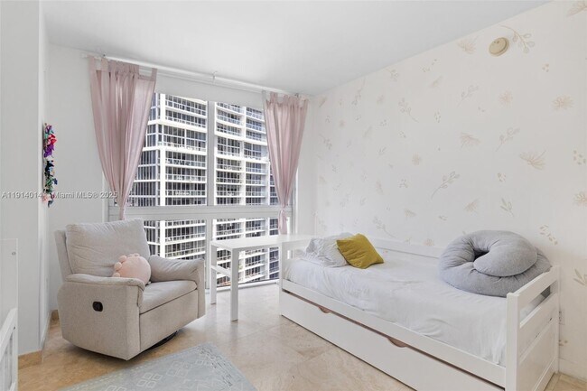 Building Photo - 495 Brickell Ave