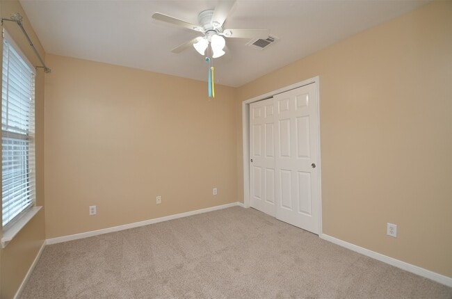 Building Photo - 2911 Meadowglen Cove