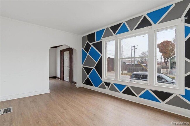 Building Photo - 5421 Toledo St